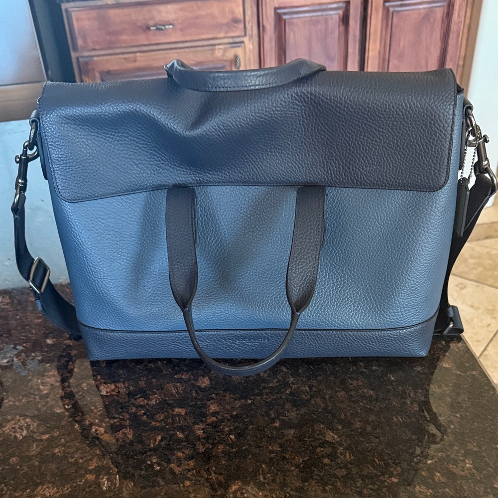 New Coach Navy two-tone leather shoulder bag, laptop bag . Great quality bag